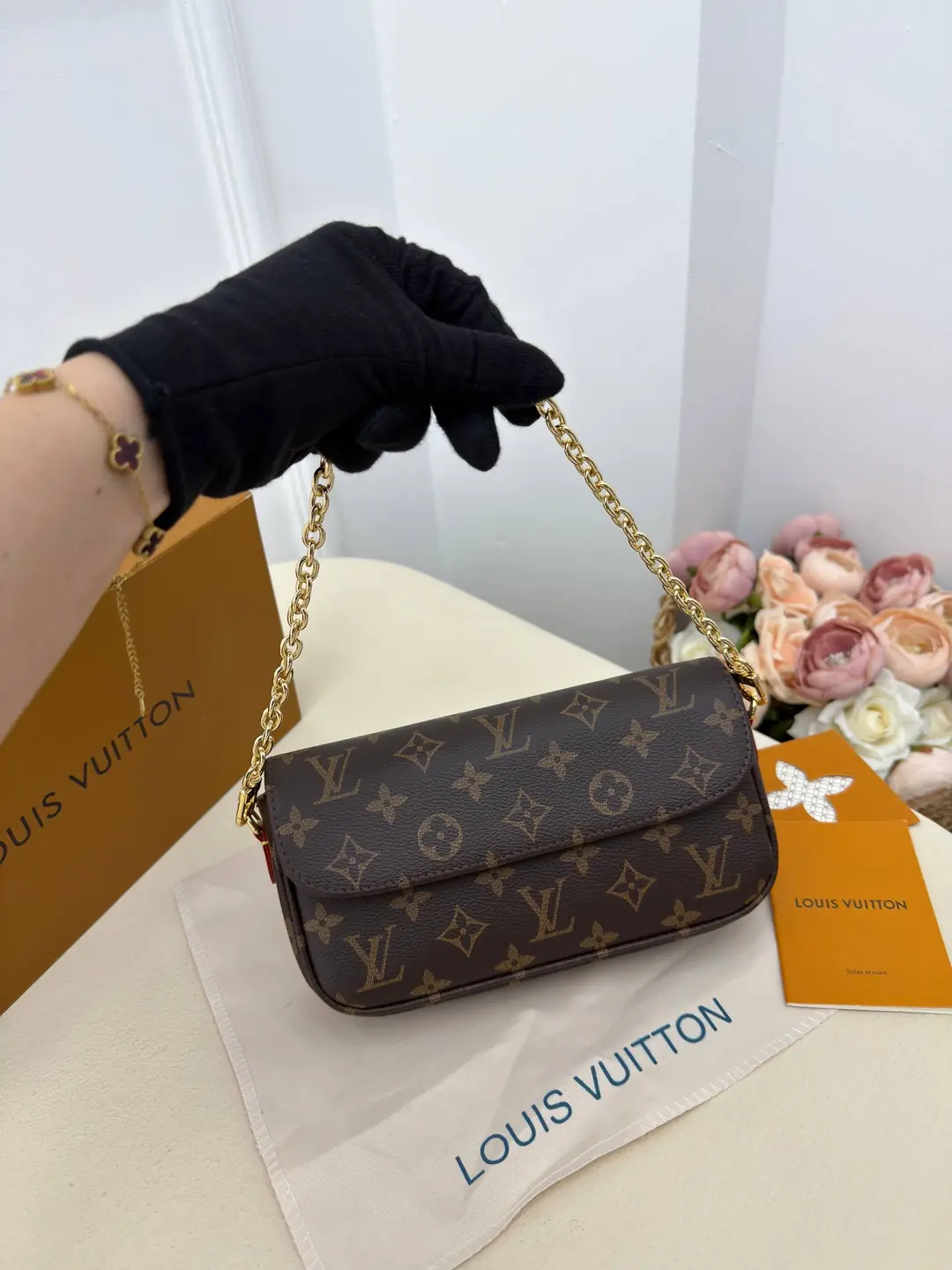 LV Wallet On Ch Premium 