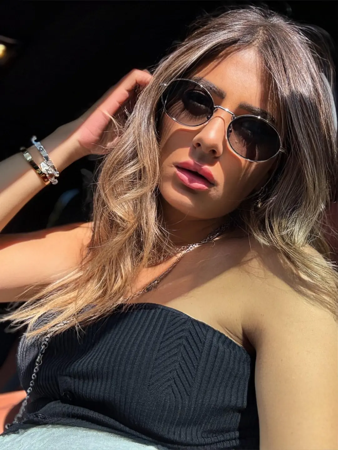 Gümüş siyah cam