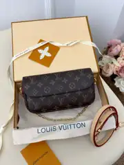 LV Wallet On Ch Premium  8