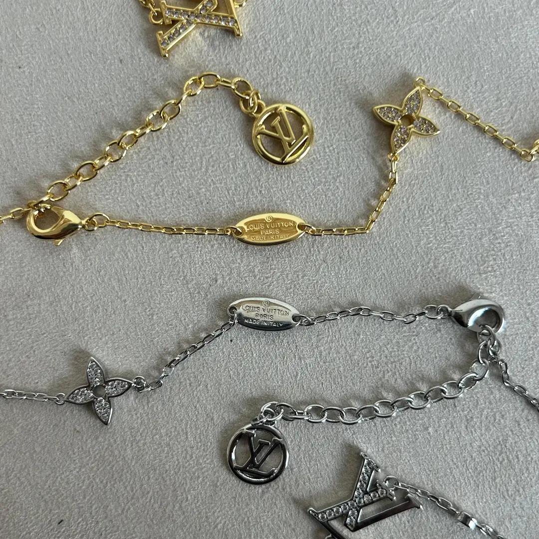 LV Taşlı Uzun Kolye Gold 4