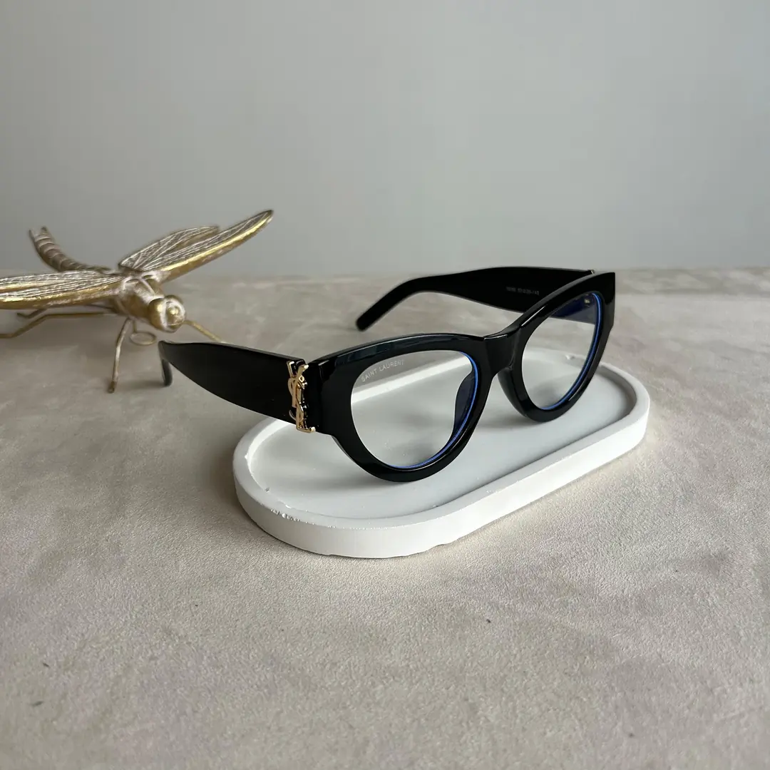 Siyah Çerçeve Optik Cam