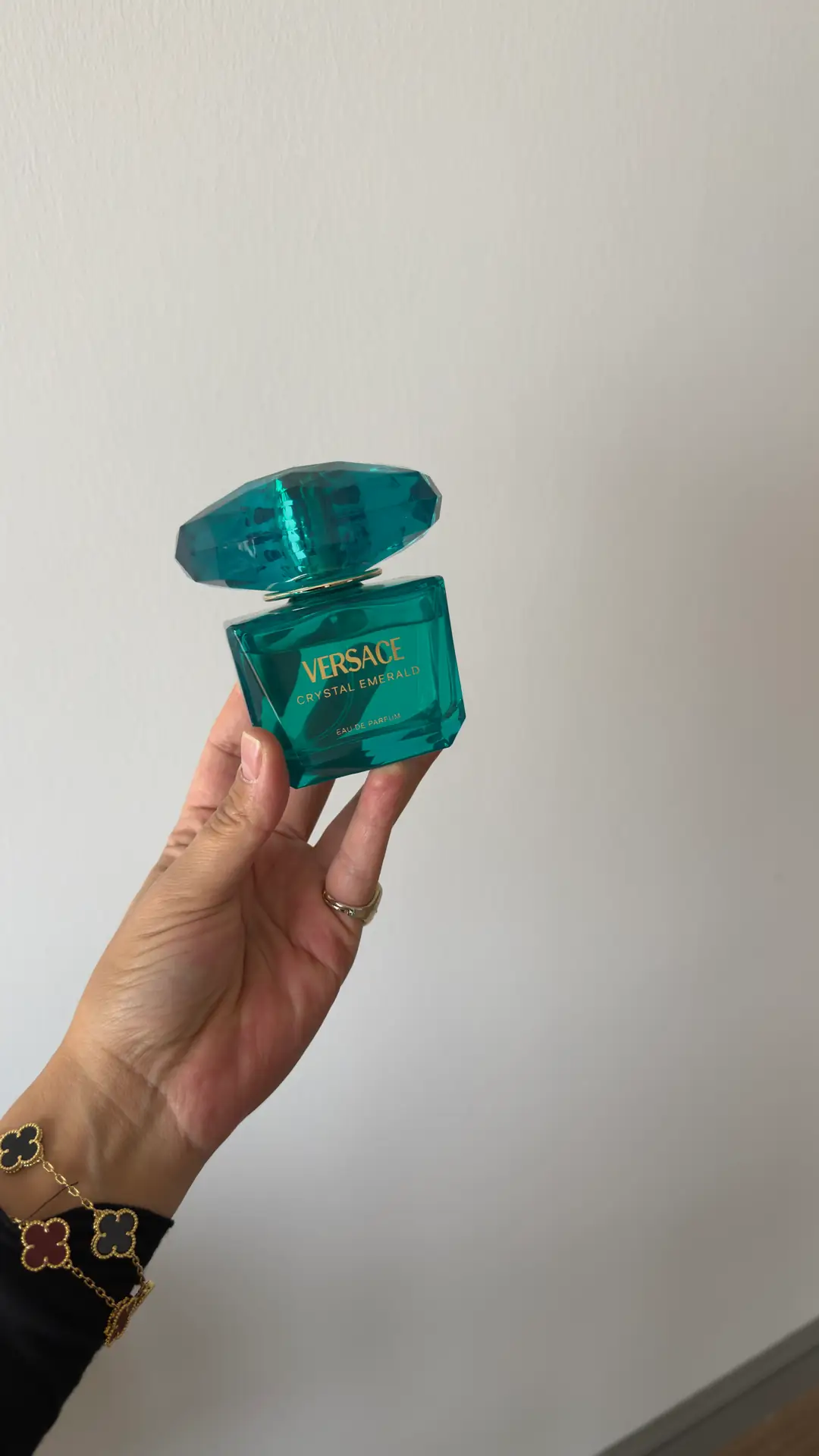 V Crystal Emerald 